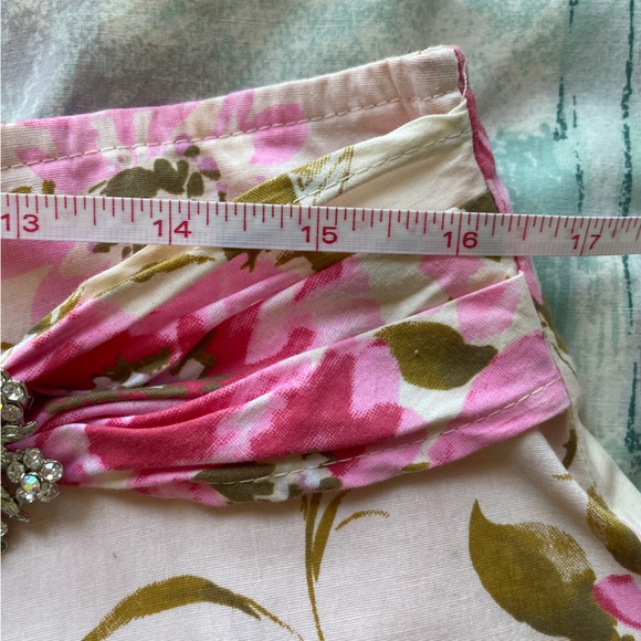 Pink floral skirt with rhinestone brooch 🌸 - Picture 5 of 9